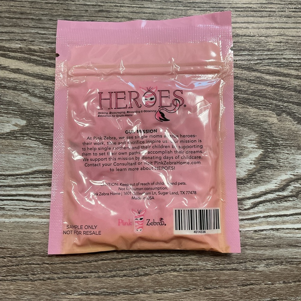 Pink Zebra Soy Melting Waxes and Pre-Soaked Honeysuckle Go-Card NWT - Picture 4 of 12